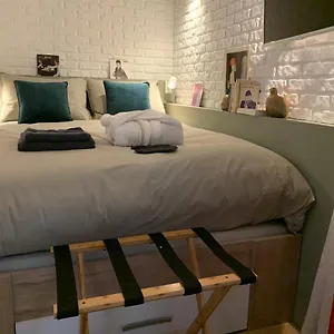 un-petit-air-de-manhattan-coeur-de-ville-room-1.hotels-rhonealpes.com/